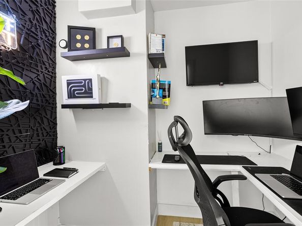 1513  Carriage Lane , Garland Texas 75043