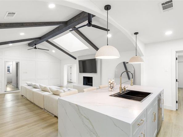 1513  Carriage Lane , Garland Texas 75043