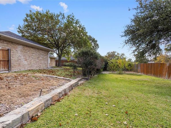 1513  Carriage Lane , Garland Texas 75043