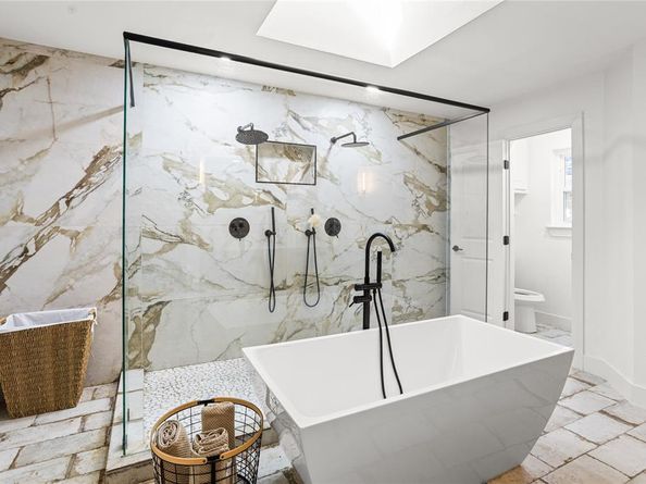 1513  Carriage Lane , Garland Texas 75043