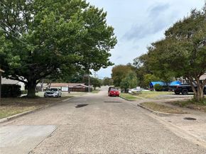 1307  Neptune Road , Dallas Texas 75216