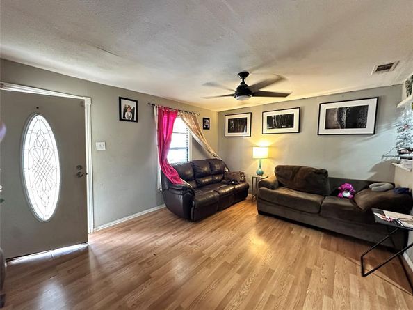 1307  Neptune Road , Dallas Texas 75216