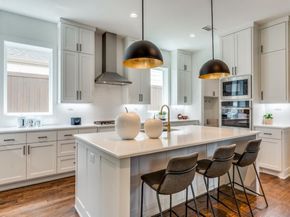 400  Cristler Avenue , Dallas Texas 75223