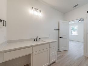 1402  Driess Street , Fort Worth Texas 76104