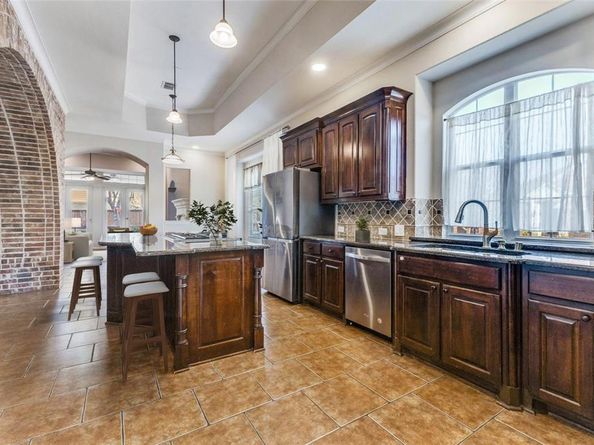 11327  Mounts Run Drive , Dallas Texas 75218