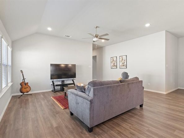 1421  Avalon Court , Celina Texas 75009