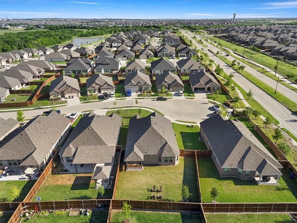 1421  Avalon Court , Celina Texas 75009