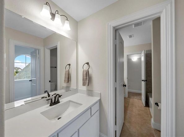 928  Holly Anne Lane , Aubrey Texas 76227