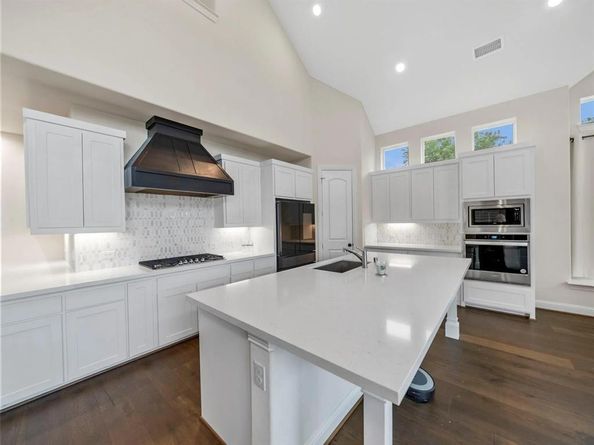 928  Holly Anne Lane , Aubrey Texas 76227