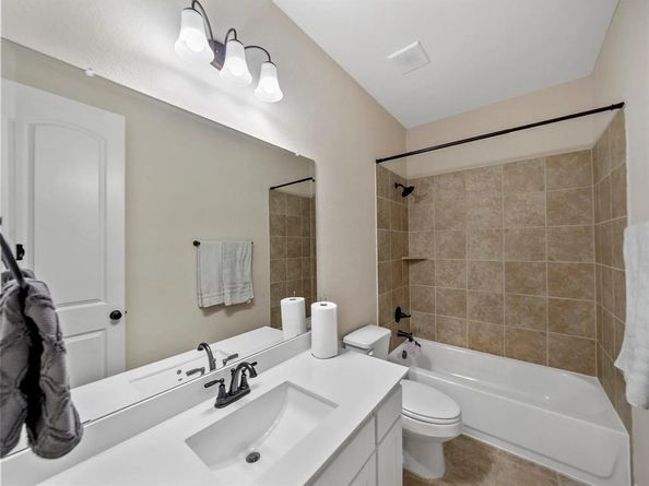 928  Holly Anne Lane , Aubrey Texas 76227