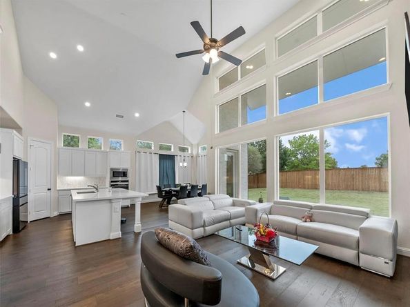 928  Holly Anne Lane , Aubrey Texas 76227