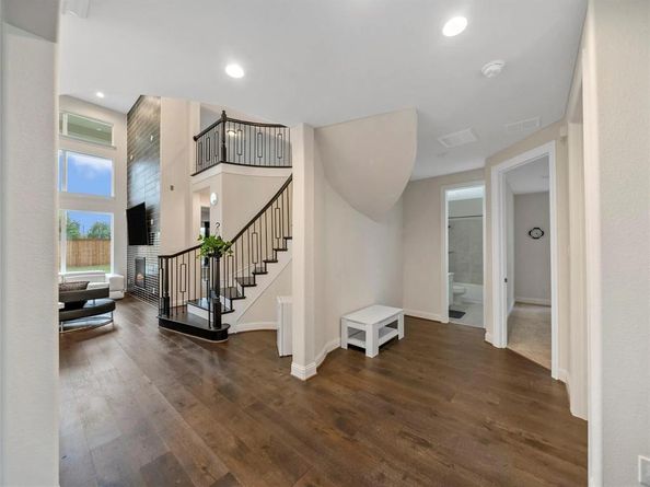 928  Holly Anne Lane , Aubrey Texas 76227
