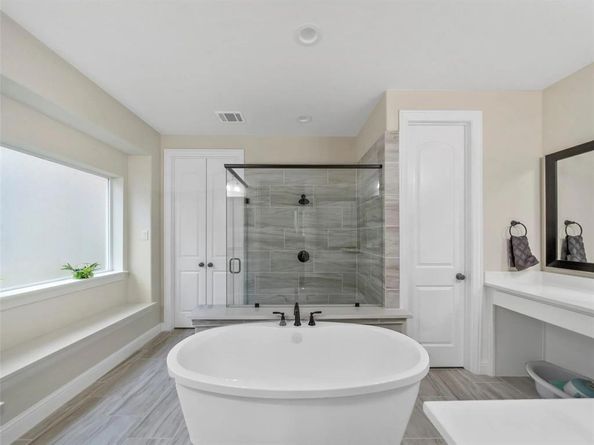 928  Holly Anne Lane , Aubrey Texas 76227