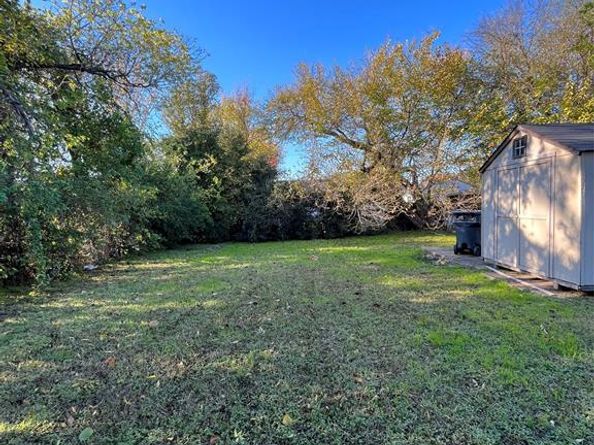 3919  Carl Street , Dallas Texas 75210