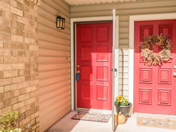 7450  Holly Hill Drive  116, Dallas Texas 75231