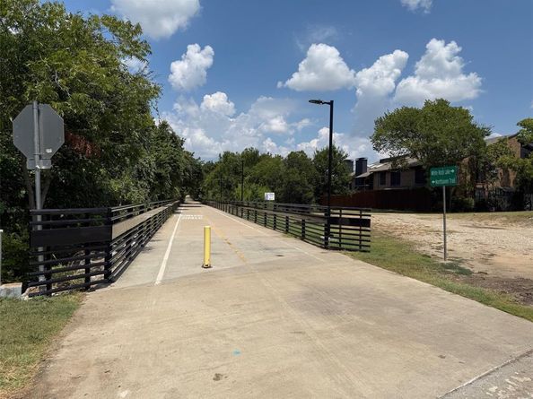 7450  Holly Hill Drive  116, Dallas Texas 75231