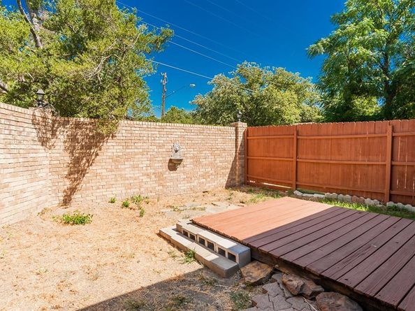 7450  Holly Hill Drive  116, Dallas Texas 75231