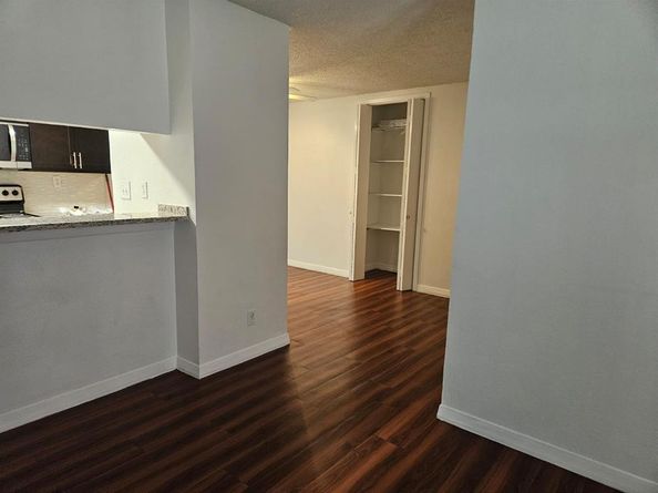 5981  Arapaho Road  104, Dallas Texas 75248