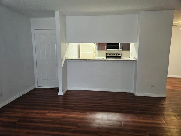 5981  Arapaho Road  104, Dallas Texas 75248