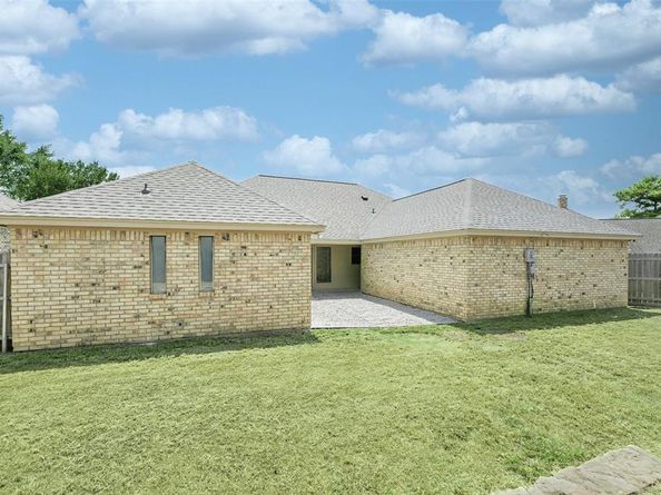 2305  Meadowlark Lane , Bedford Texas 76021