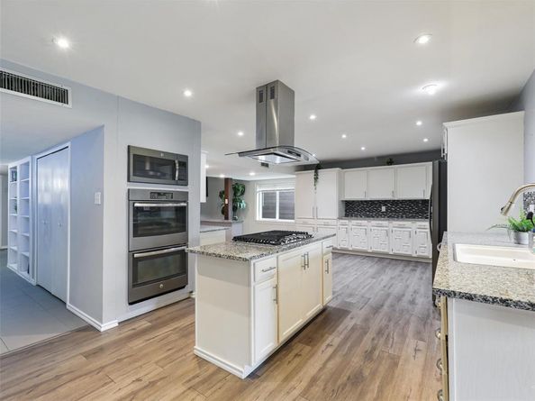 2032  Christie Lane , Carrollton Texas 75007