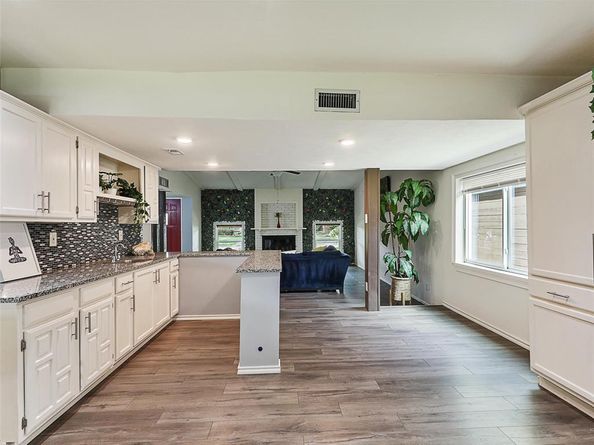 2032  Christie Lane , Carrollton Texas 75007
