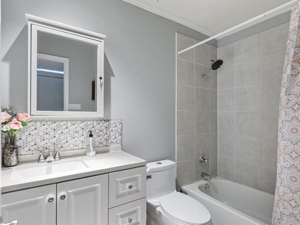 2032  Christie Lane , Carrollton Texas 75007