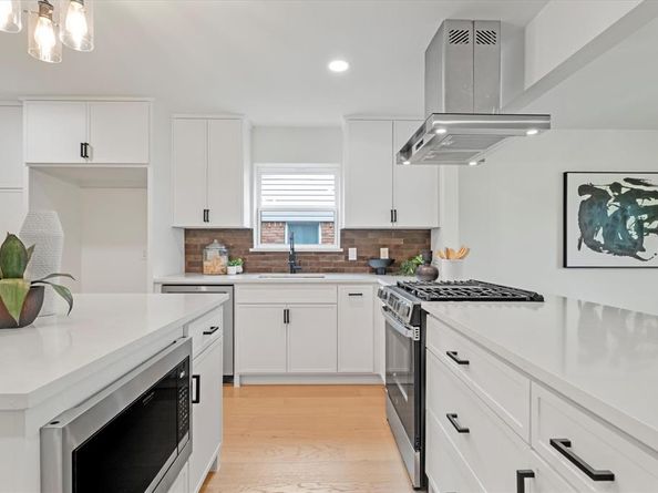 7652  El Pensador Drive , Dallas Texas 75248