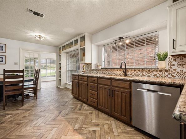 3530  Quail Crest Street , Grapevine Texas 76051