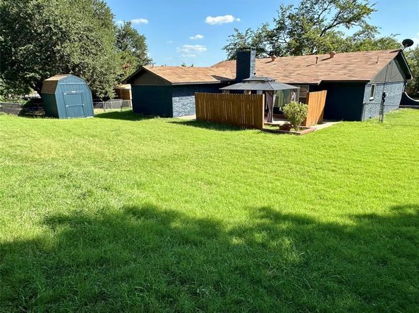 120  Lakeway Drive , Benbrook Texas 76126