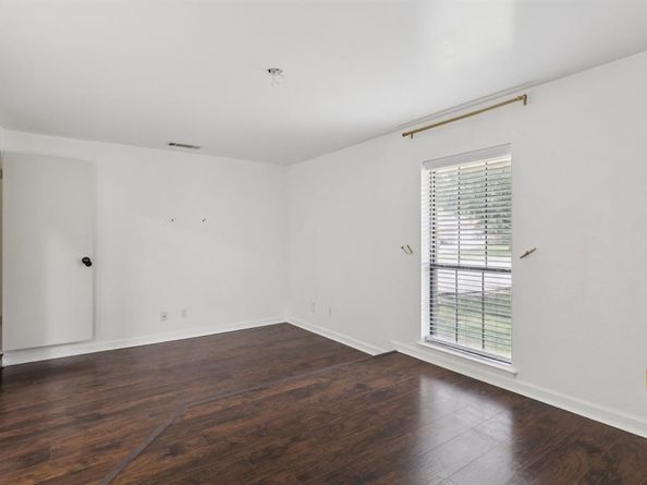 910  Via Valencia  , Mesquite Texas 75150
