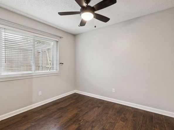 910  Via Valencia  , Mesquite Texas 75150