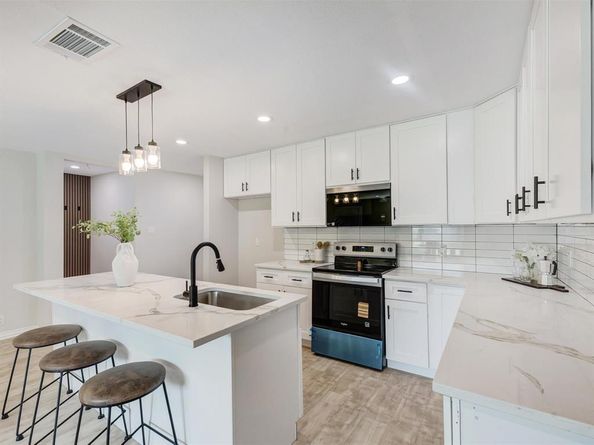 3719  Nomas Street , Dallas Texas 75212