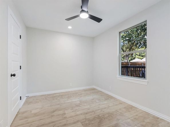 3719  Nomas Street , Dallas Texas 75212