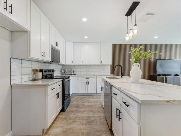 3719  Nomas Street , Dallas Texas 75212