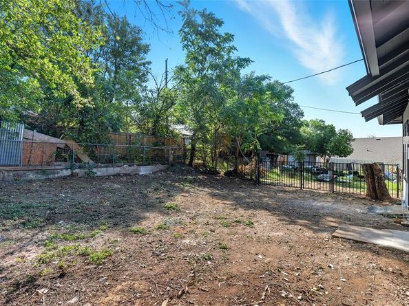 711  Ernest Street , Fort Worth Texas 76105