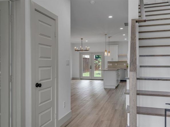 3709  Colonial Avenue , Dallas Texas 75215