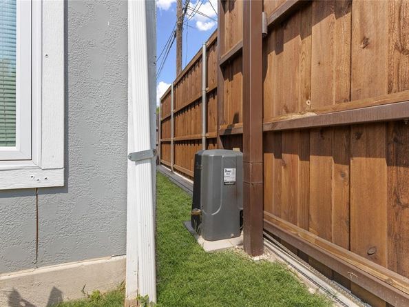 1607  Brandon Street , Dallas Texas 75208