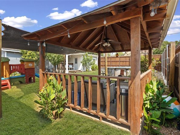 1607  Brandon Street , Dallas Texas 75208