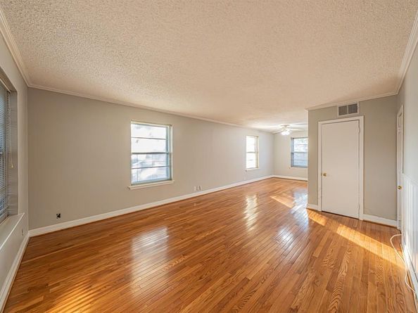4942  Lahoma Street , Dallas Texas 75235