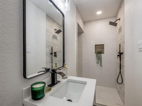 6762  Keswick Drive , Dallas Texas 75232