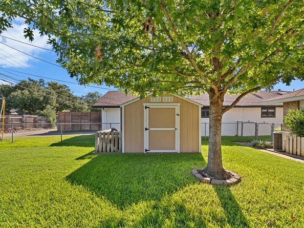 3927  High Summit Drive , Dallas Texas 75244