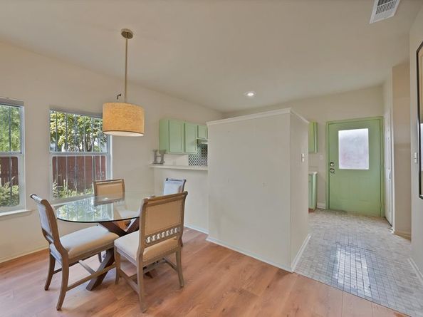 1332  Grigsby Avenue , Dallas Texas 75204