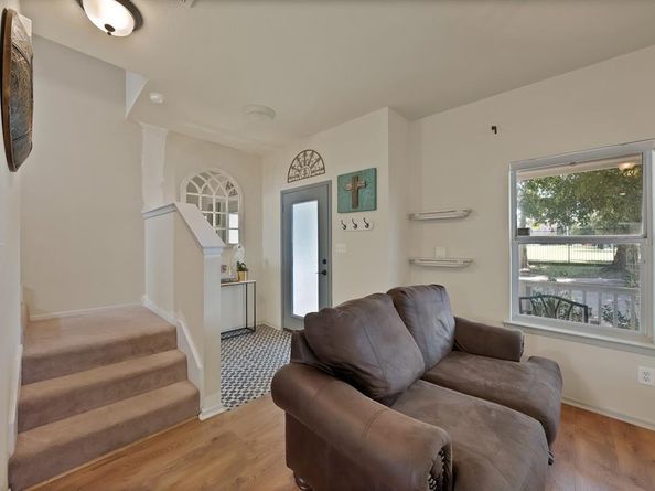 1332  Grigsby Avenue , Dallas Texas 75204