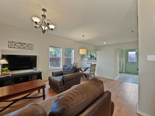 1332  Grigsby Avenue , Dallas Texas 75204