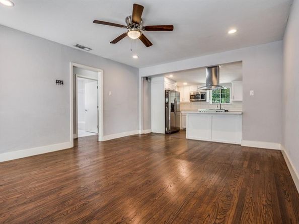 619 S Barnett Avenue , Dallas Texas 75211