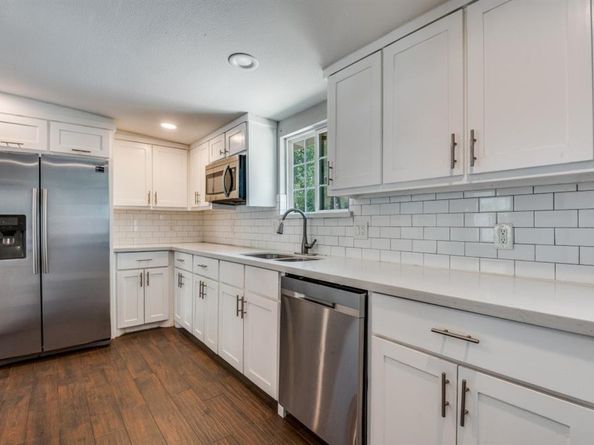 619 S Barnett Avenue , Dallas Texas 75211