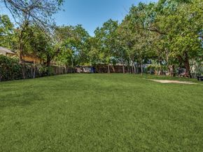 619 S Barnett Avenue , Dallas Texas 75211
