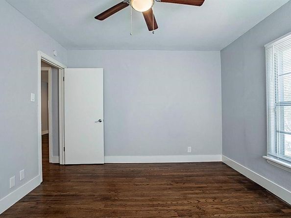 619 S Barnett Avenue , Dallas Texas 75211