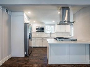 619 S Barnett Avenue , Dallas Texas 75211